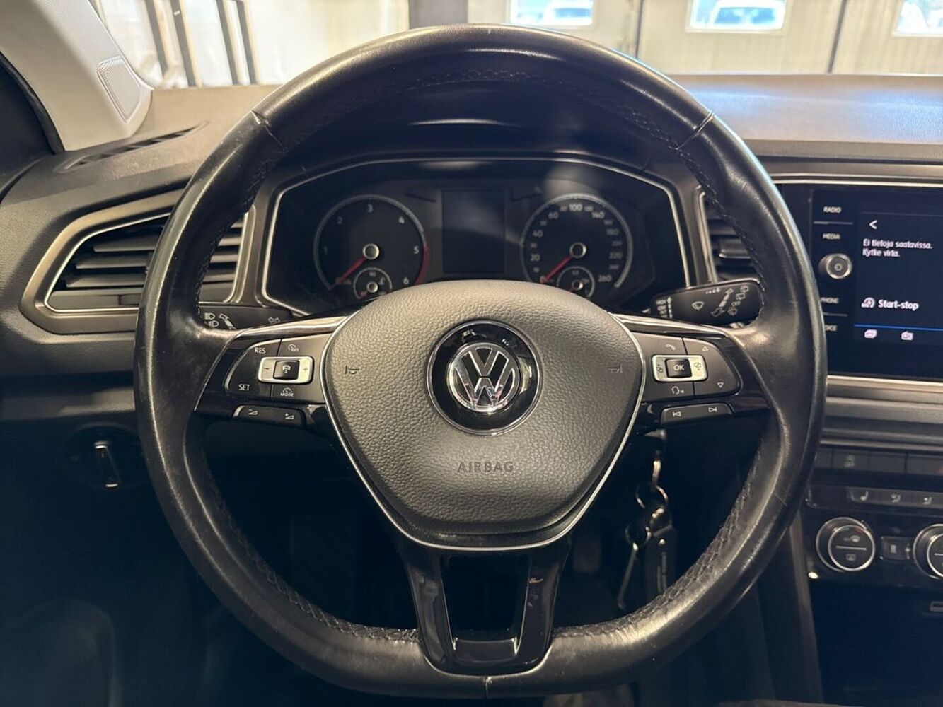 Volkswagen T-Roc vaihtoauto