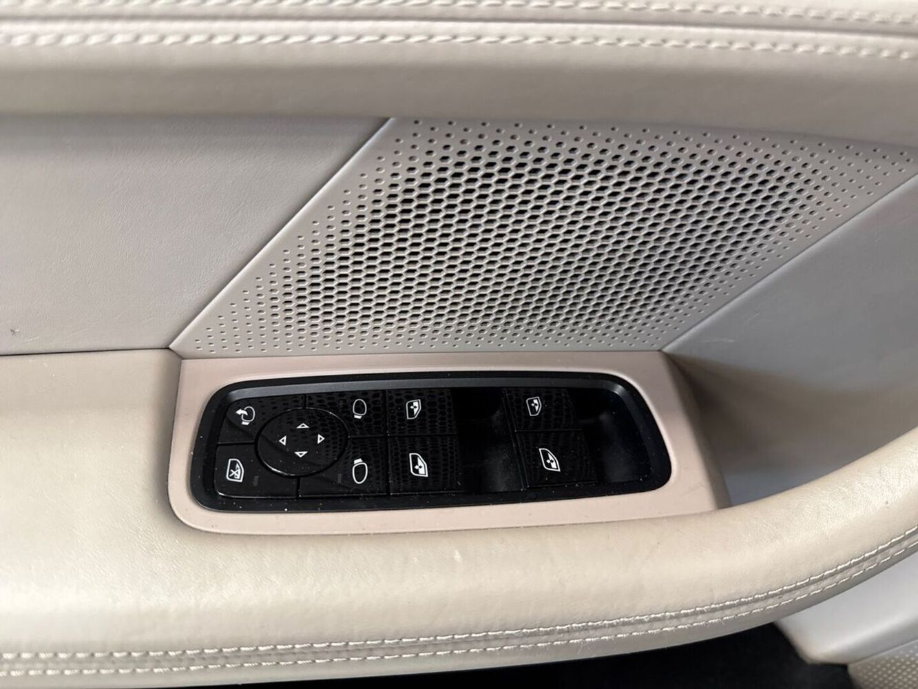 Porsche Taycan vaihtoauto