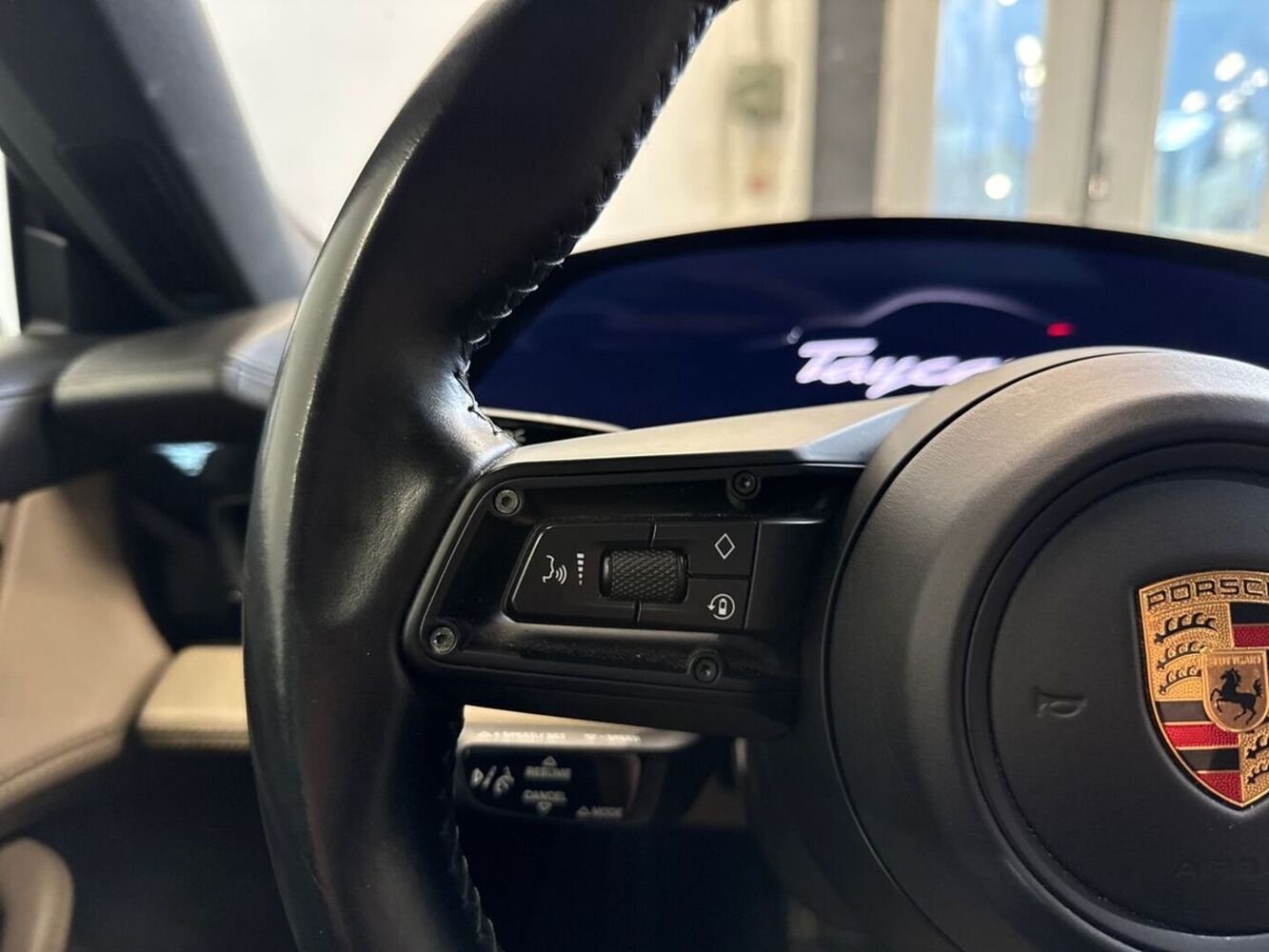 Porsche Taycan vaihtoauto