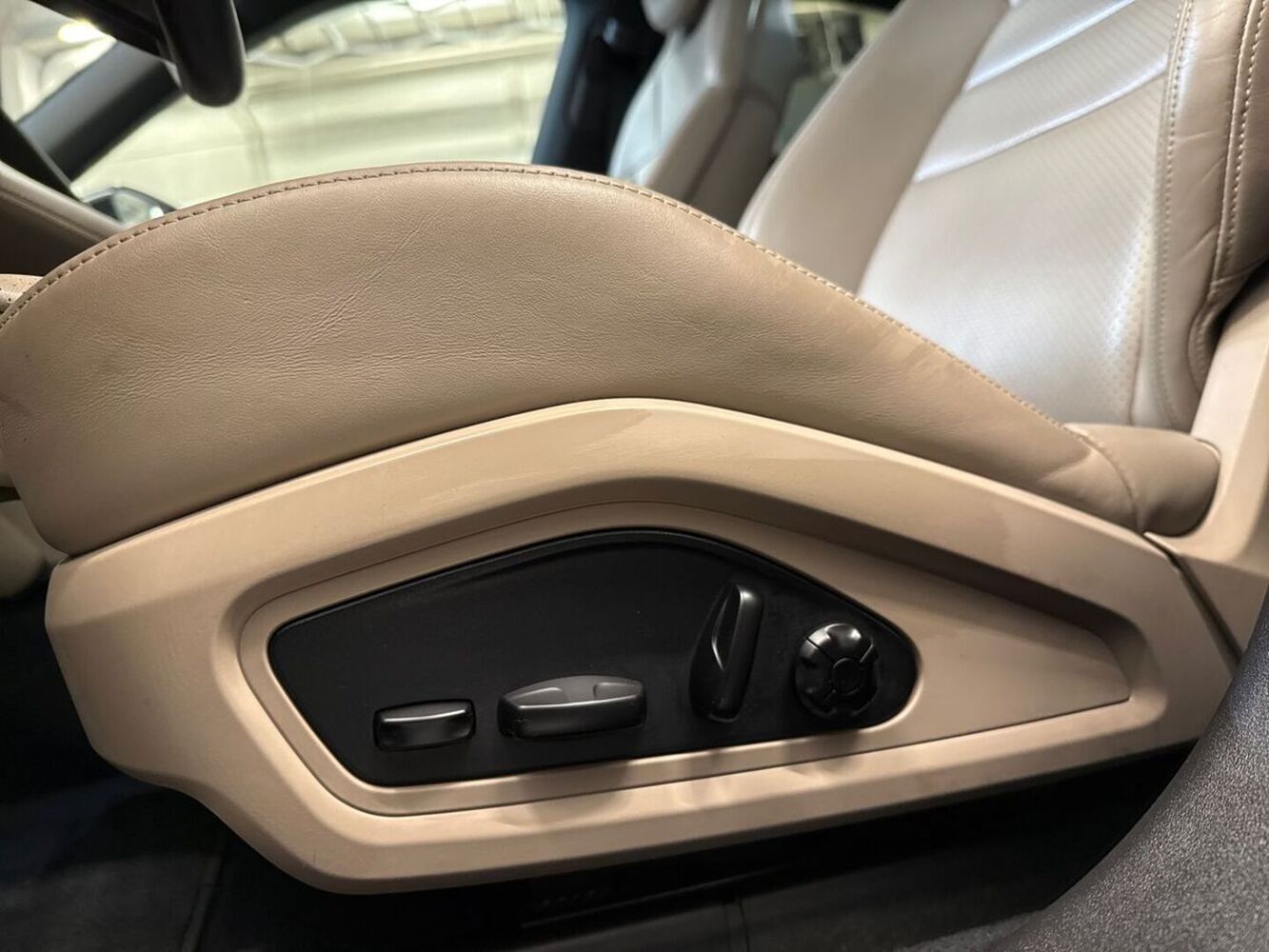 Porsche Taycan vaihtoauto