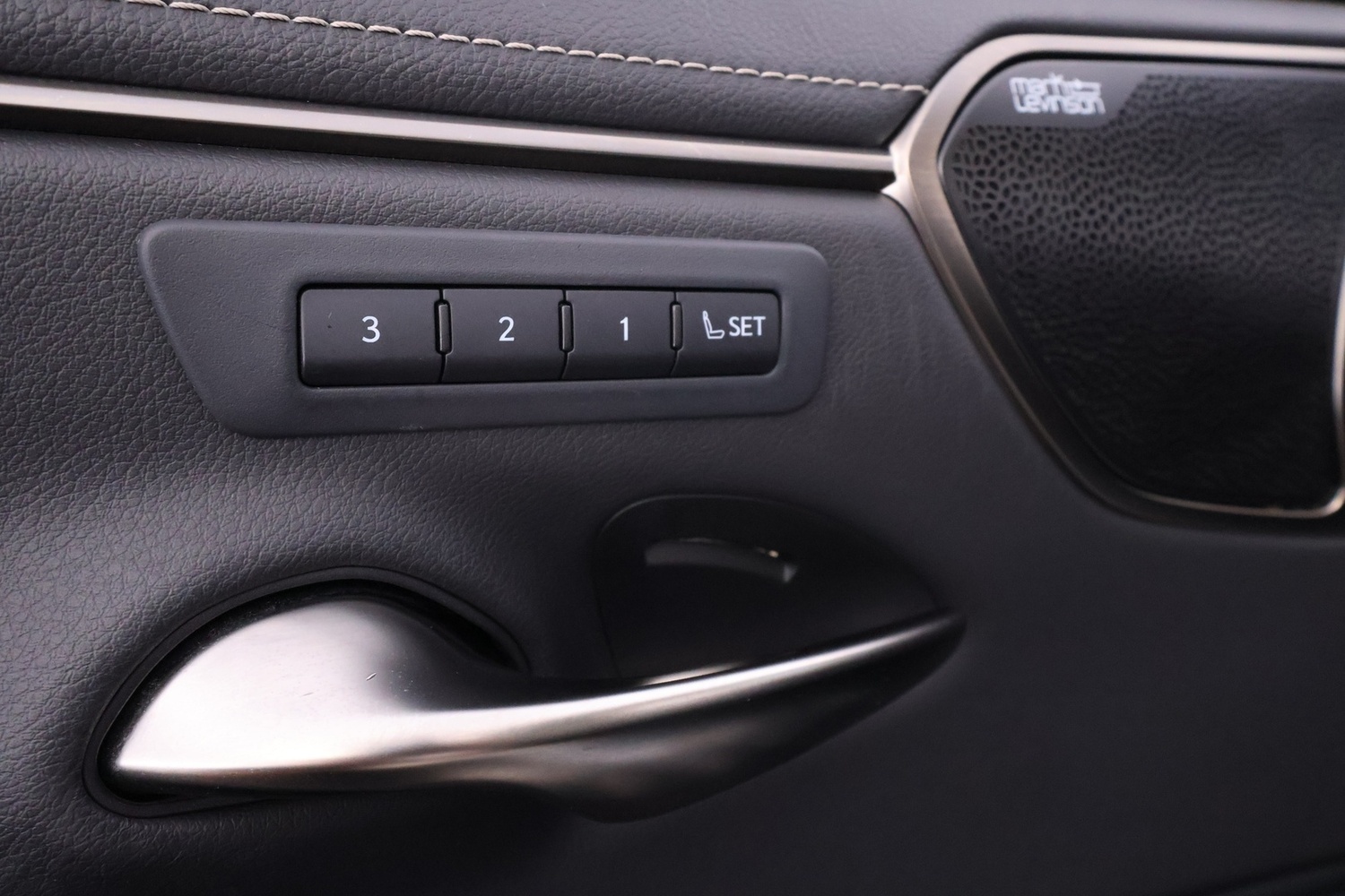 Lexus ES vaihtoauto