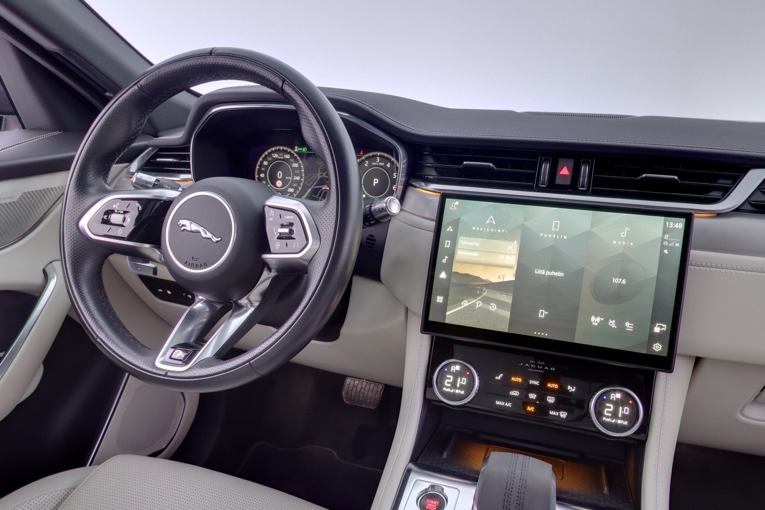 Jaguar F-PACE vaihtoauto