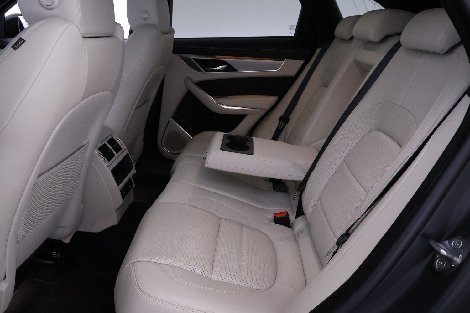 Jaguar F-PACE vaihtoauto
