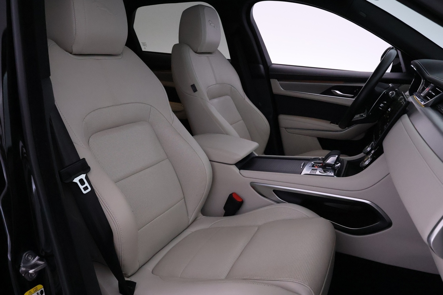 Jaguar F-PACE vaihtoauto