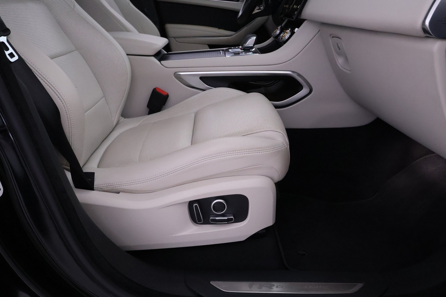 Jaguar F-PACE vaihtoauto