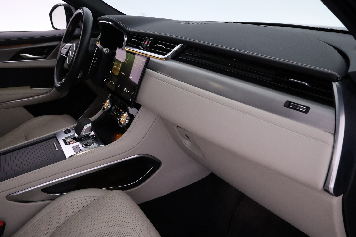 Jaguar F-PACE vaihtoauto