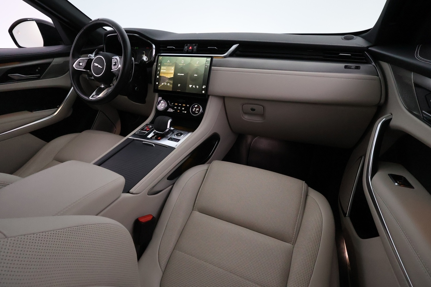 Jaguar F-PACE vaihtoauto