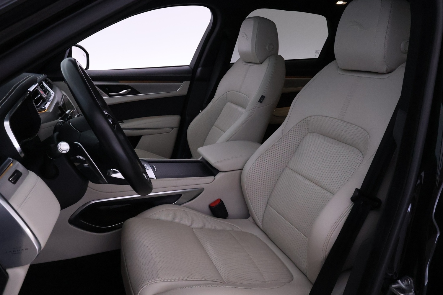 Jaguar F-PACE vaihtoauto