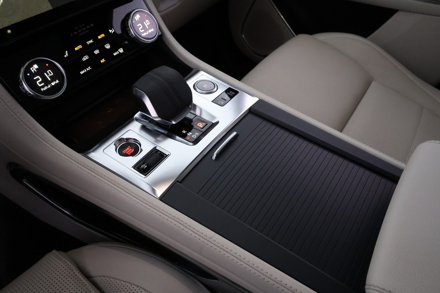 Jaguar F-PACE vaihtoauto