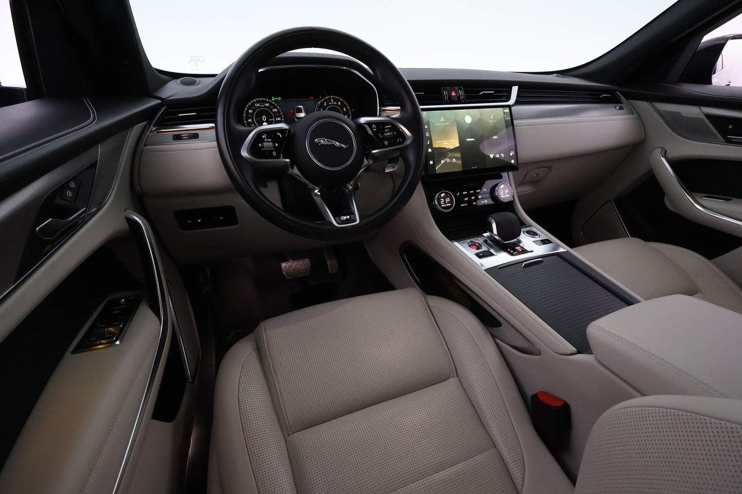 Jaguar F-PACE vaihtoauto