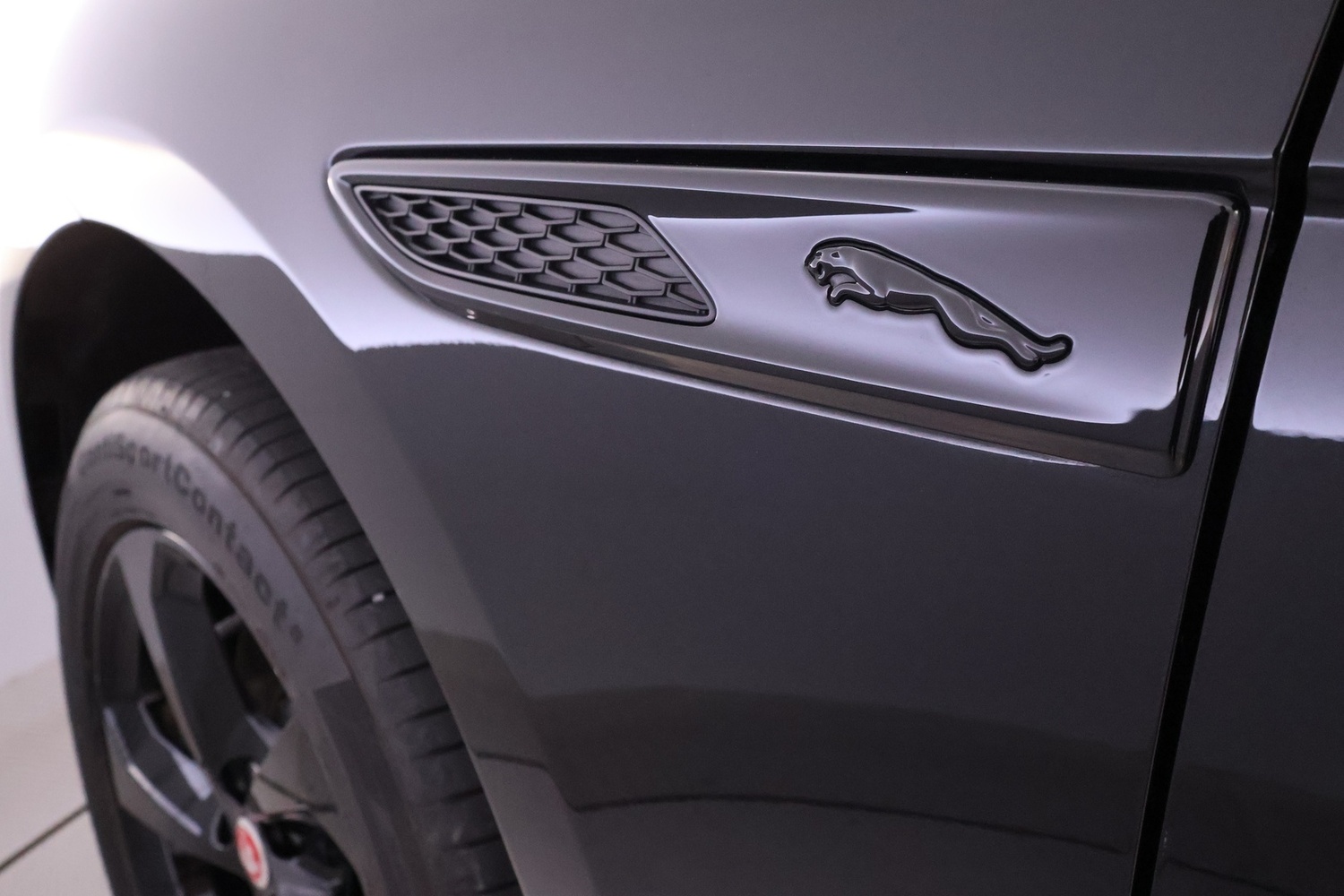 Jaguar F-PACE vaihtoauto