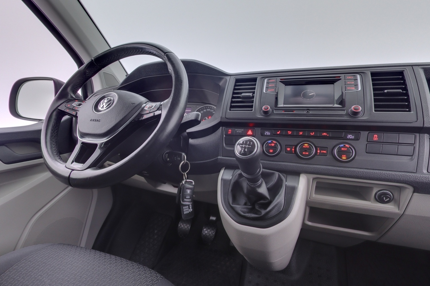 Volkswagen Caravelle vaihtoauto