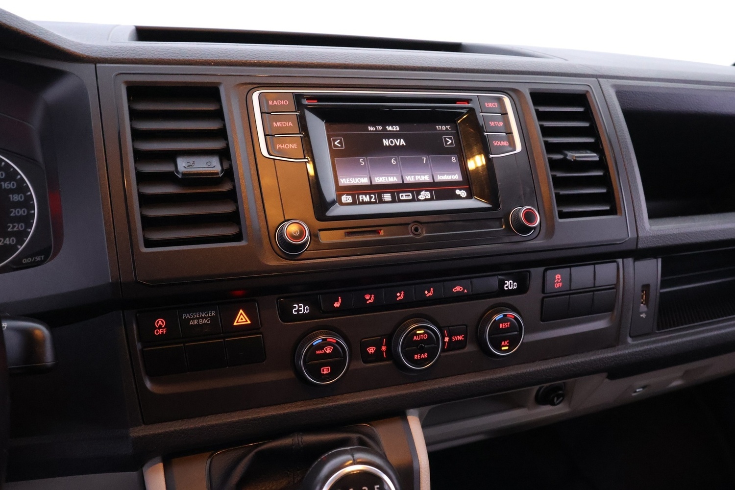 Volkswagen Caravelle vaihtoauto