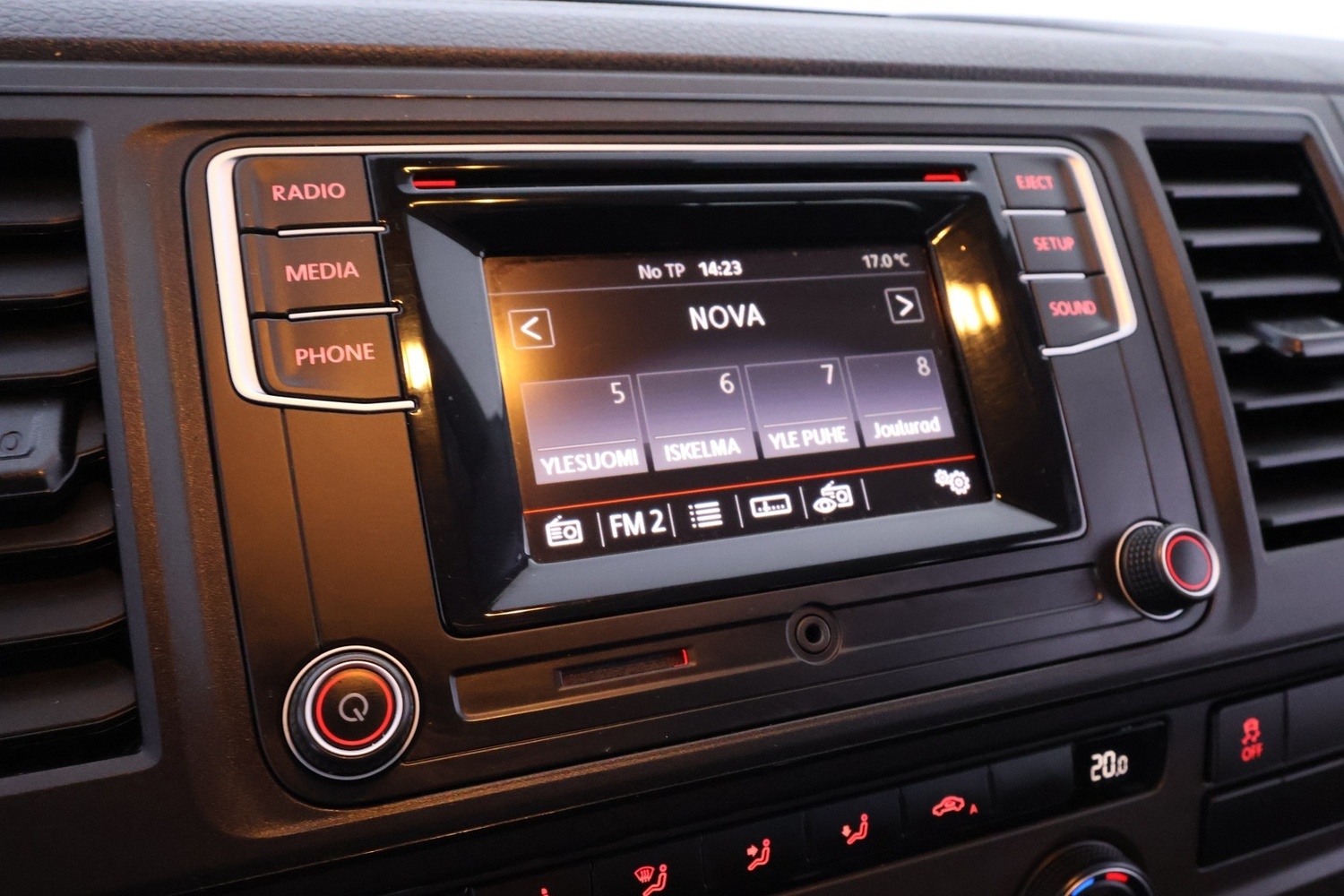 Volkswagen Caravelle vaihtoauto