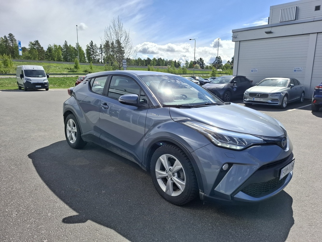 Toyota C-HR vaihtoauto