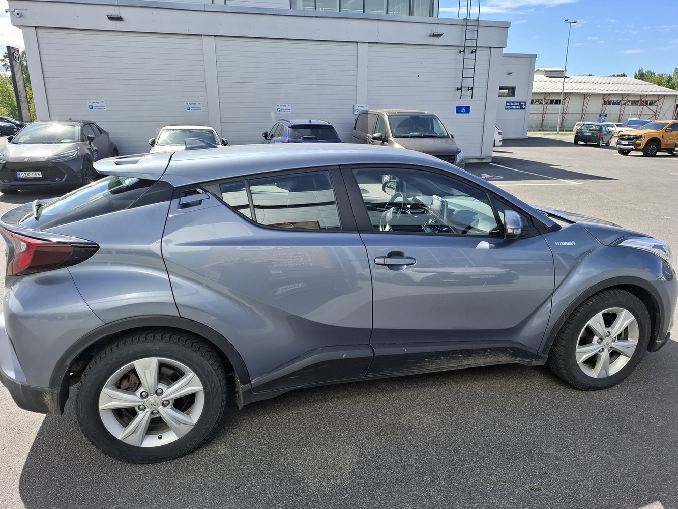 Toyota C-HR vaihtoauto