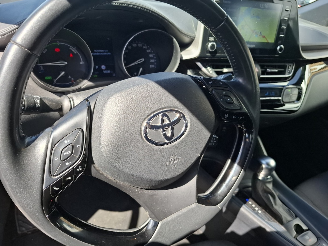 Toyota C-HR vaihtoauto