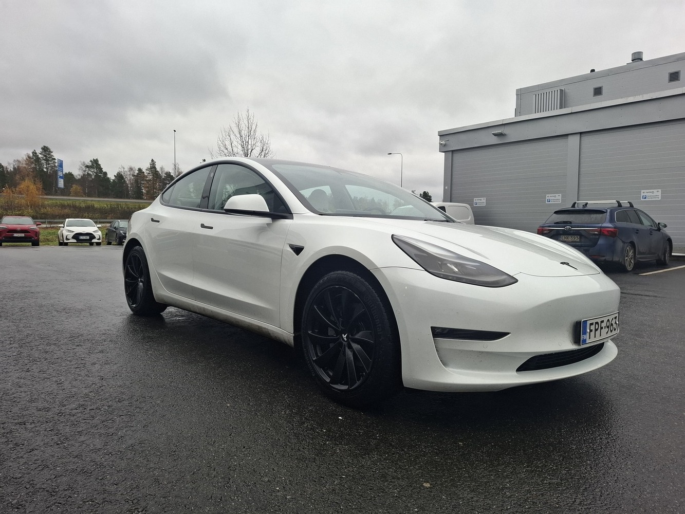 Tesla Model 3 vaihtoauto