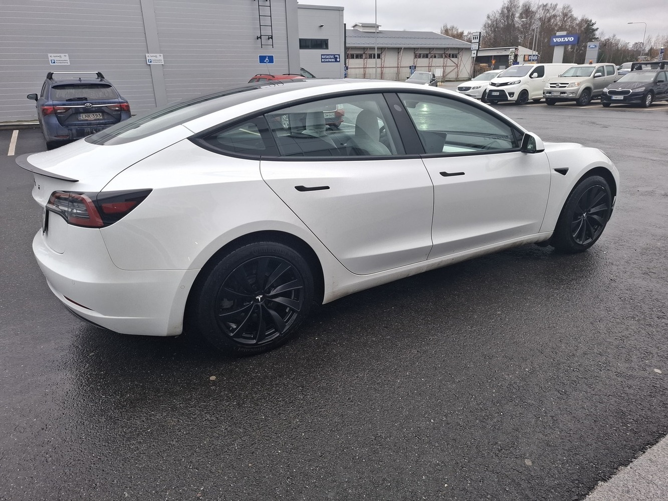 Tesla Model 3 vaihtoauto