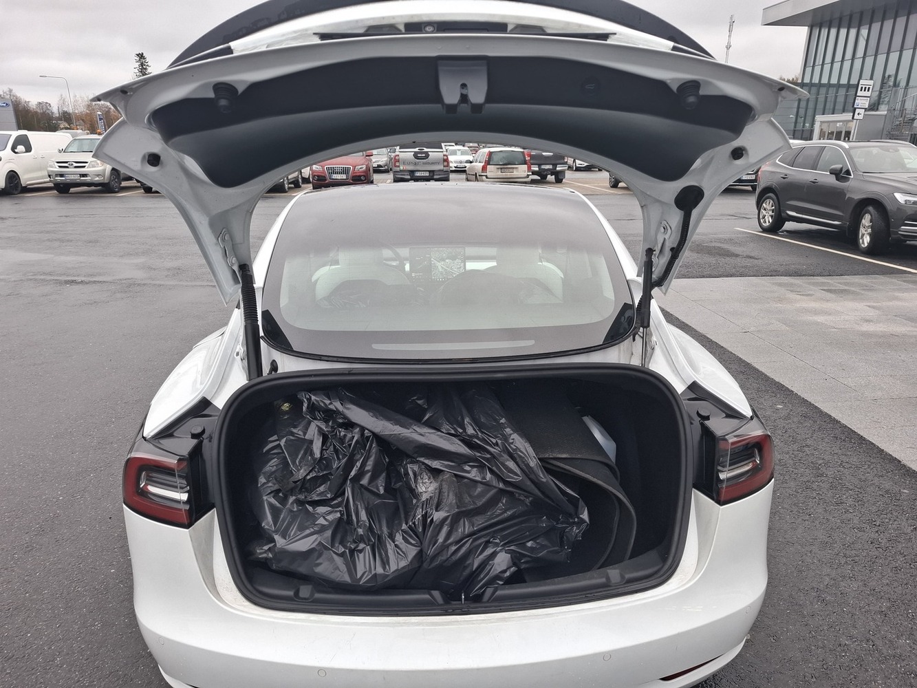 Tesla Model 3 vaihtoauto