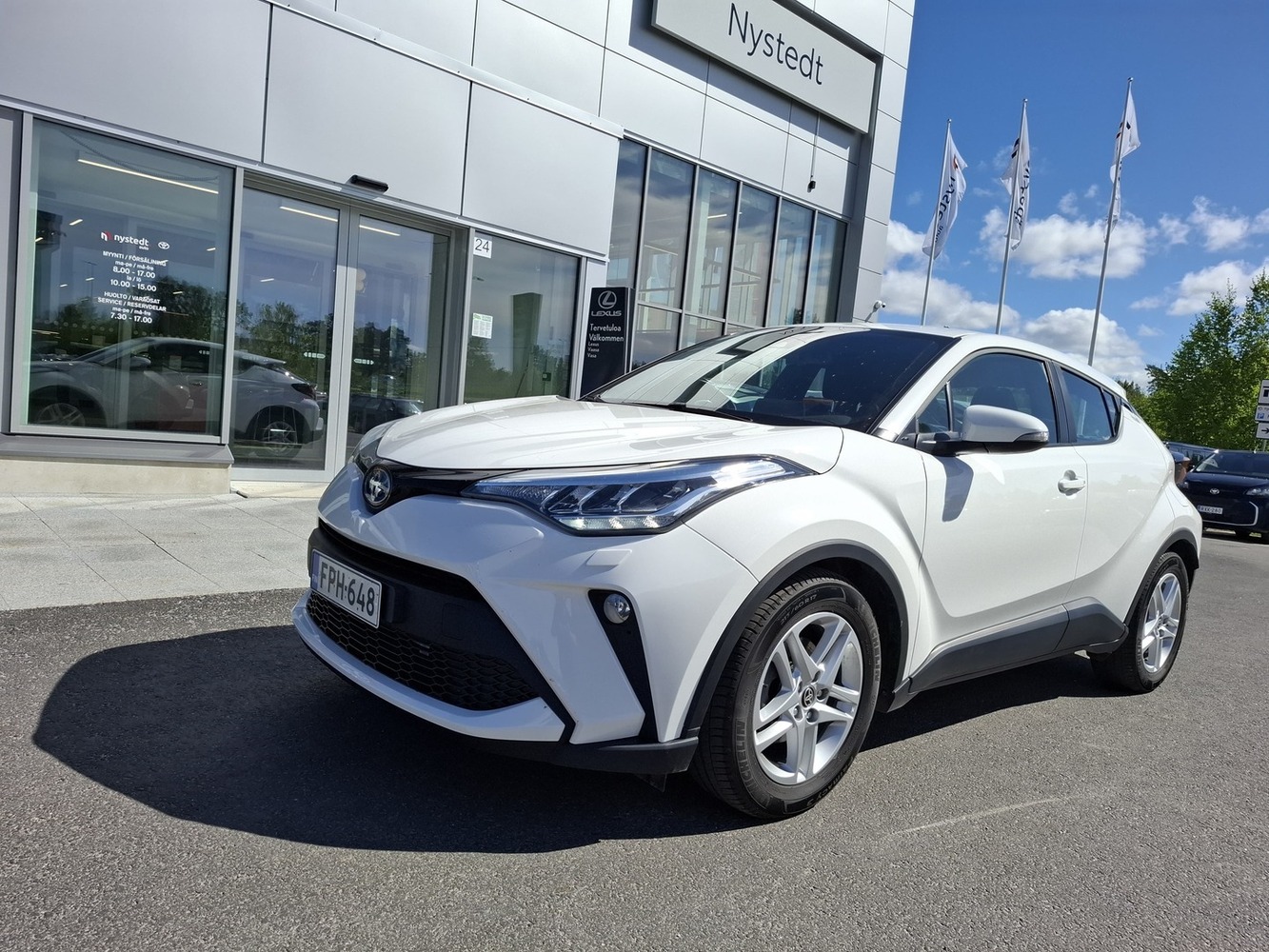 Toyota C-HR vaihtoauto