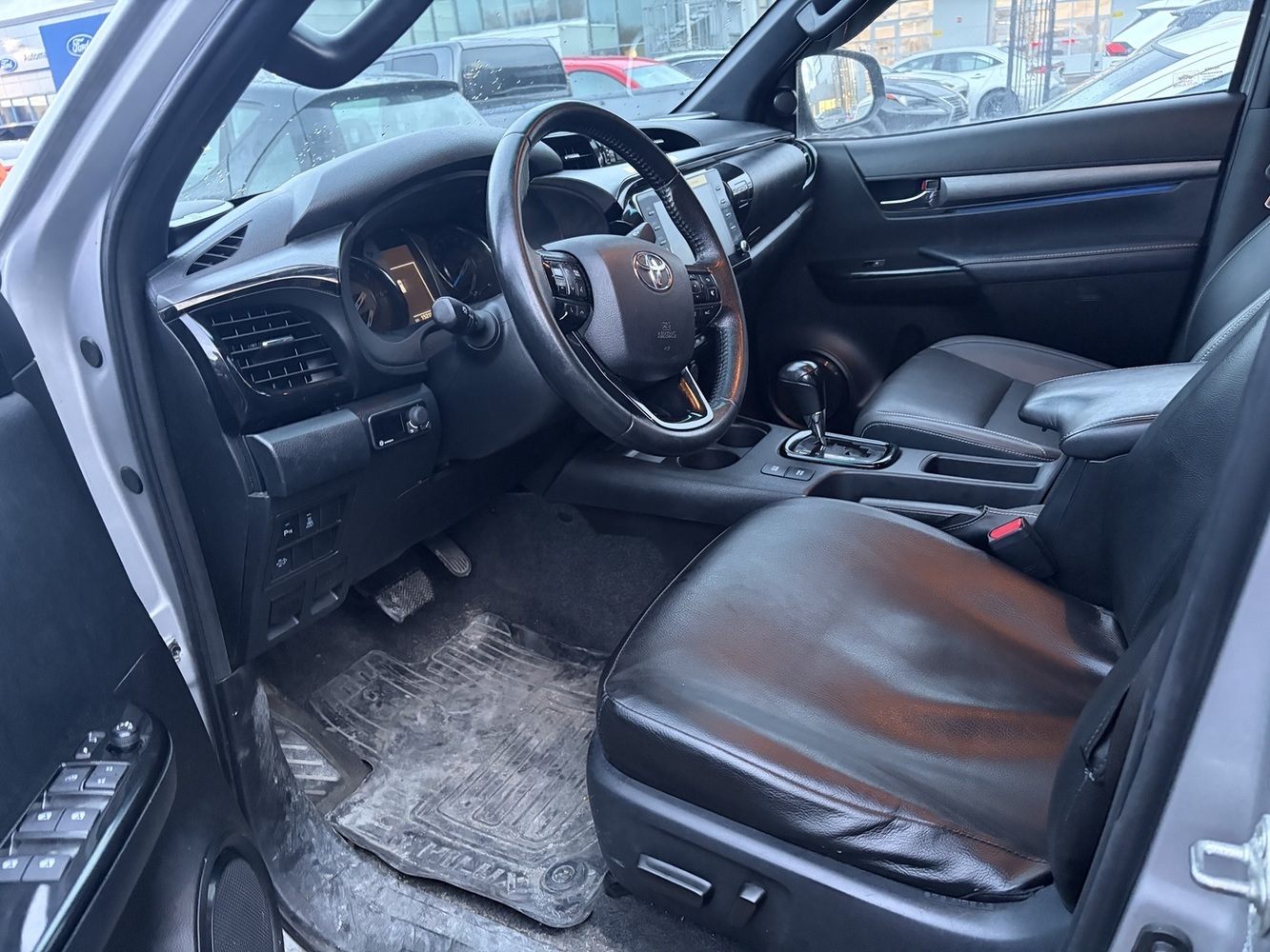 Toyota Hilux vaihtoauto