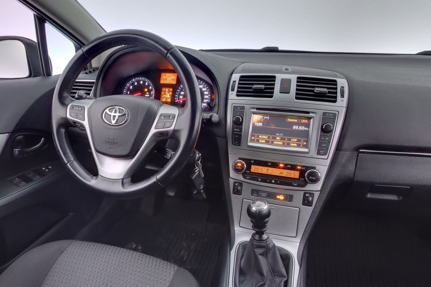 Toyota Avensis vaihtoauto