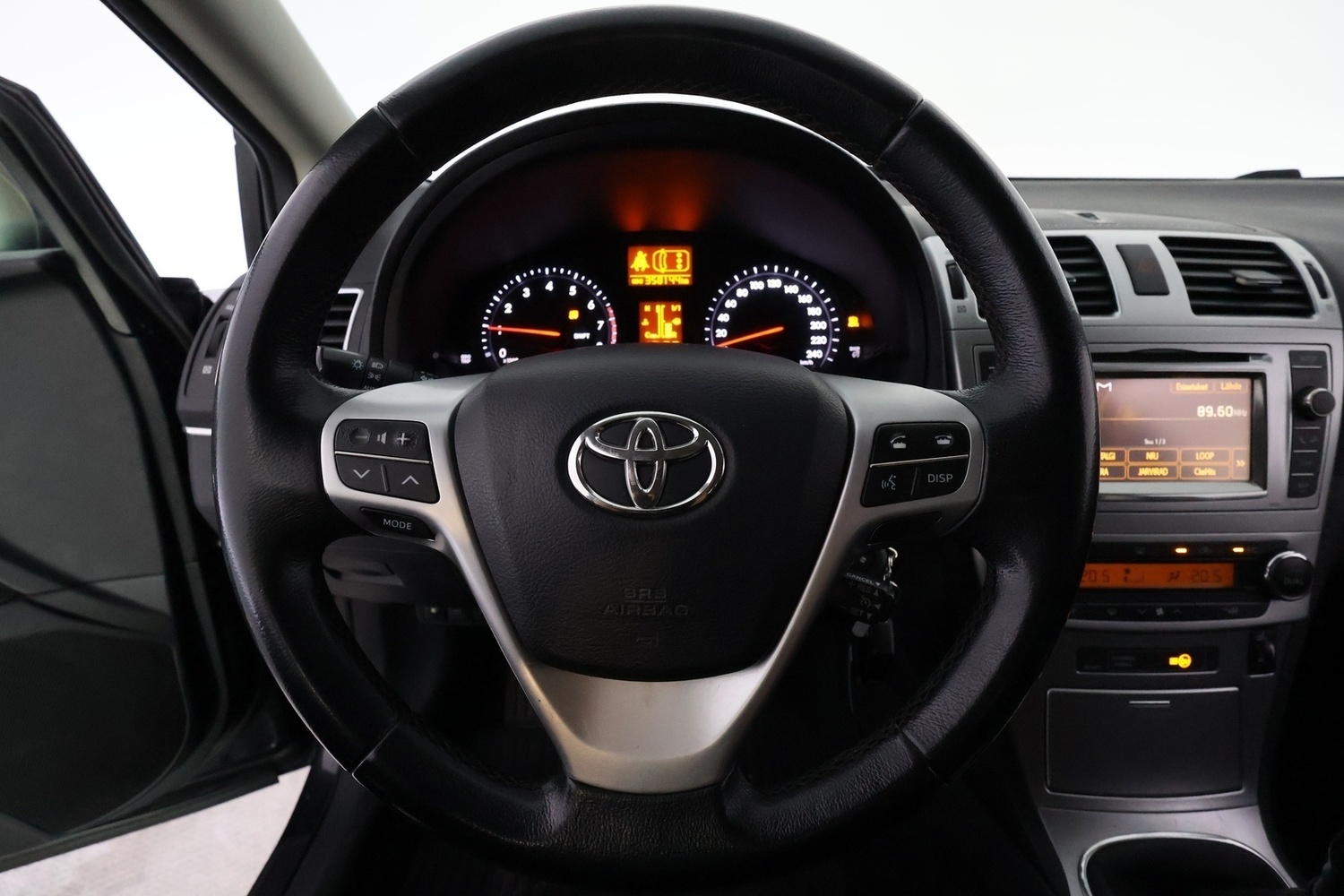 Toyota Avensis vaihtoauto