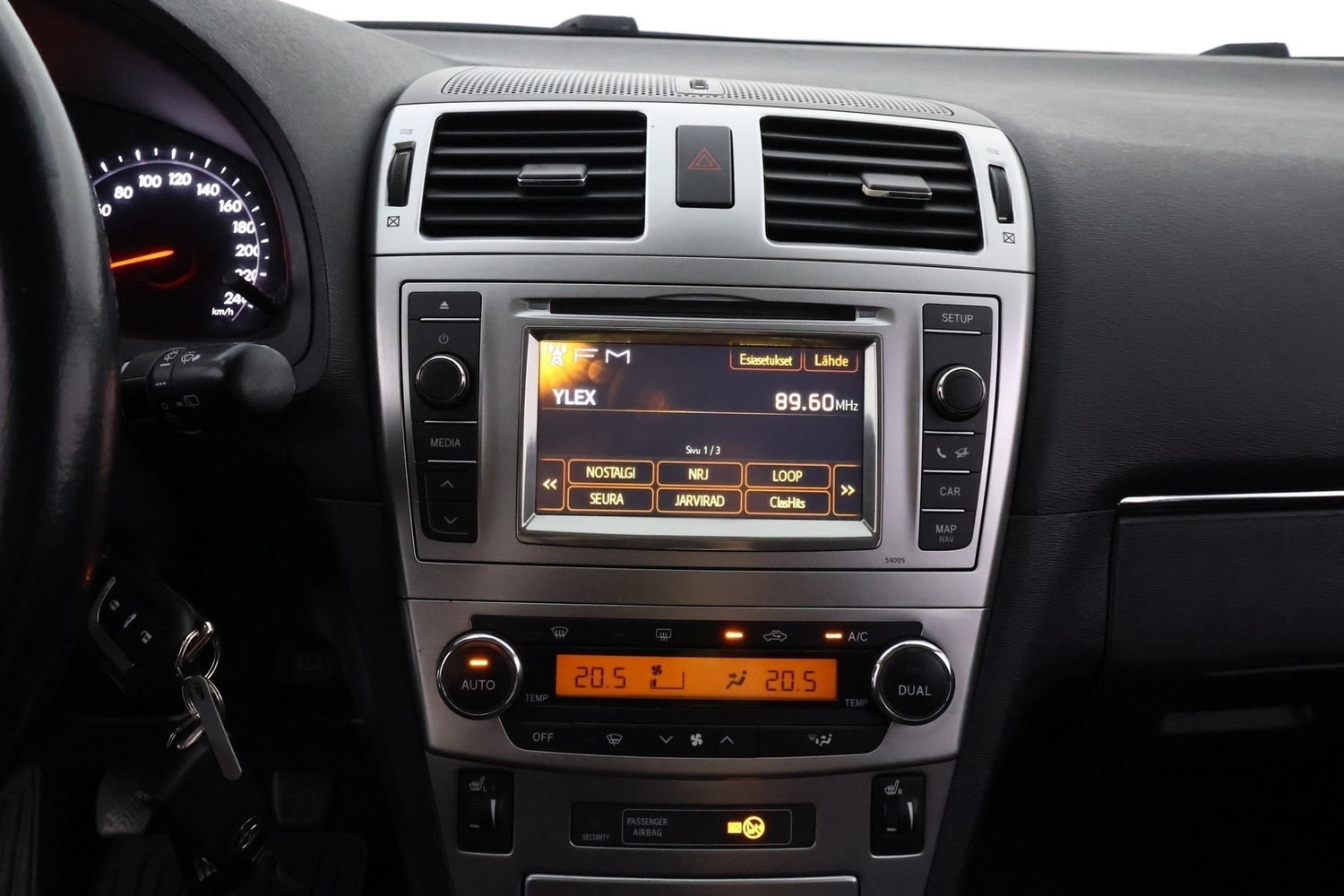 Toyota Avensis vaihtoauto