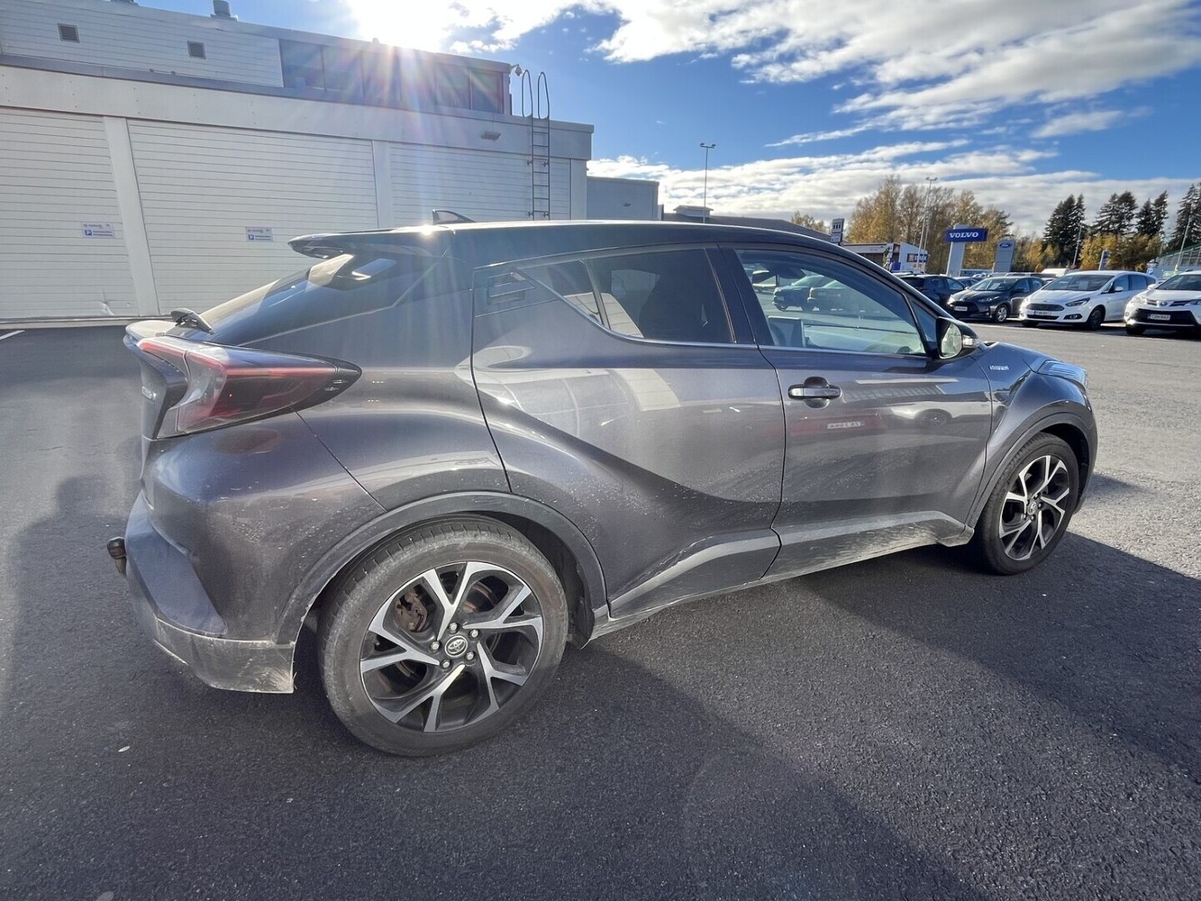 Toyota C-HR vaihtoauto