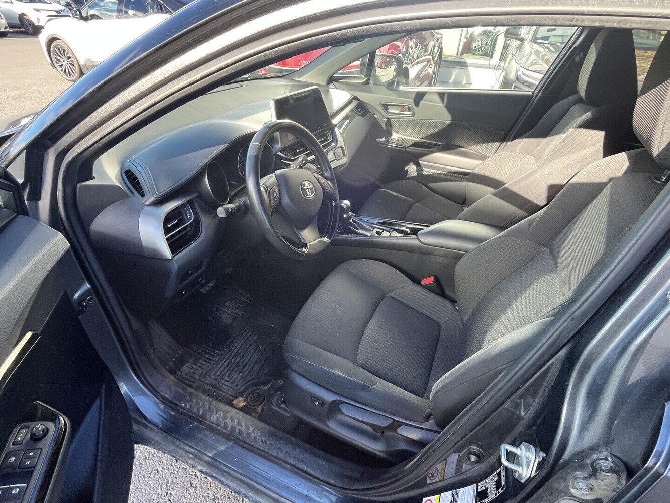 Toyota C-HR vaihtoauto