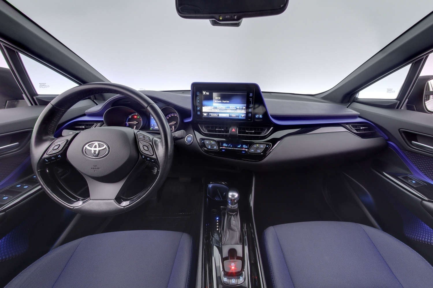 Toyota C-HR vaihtoauto