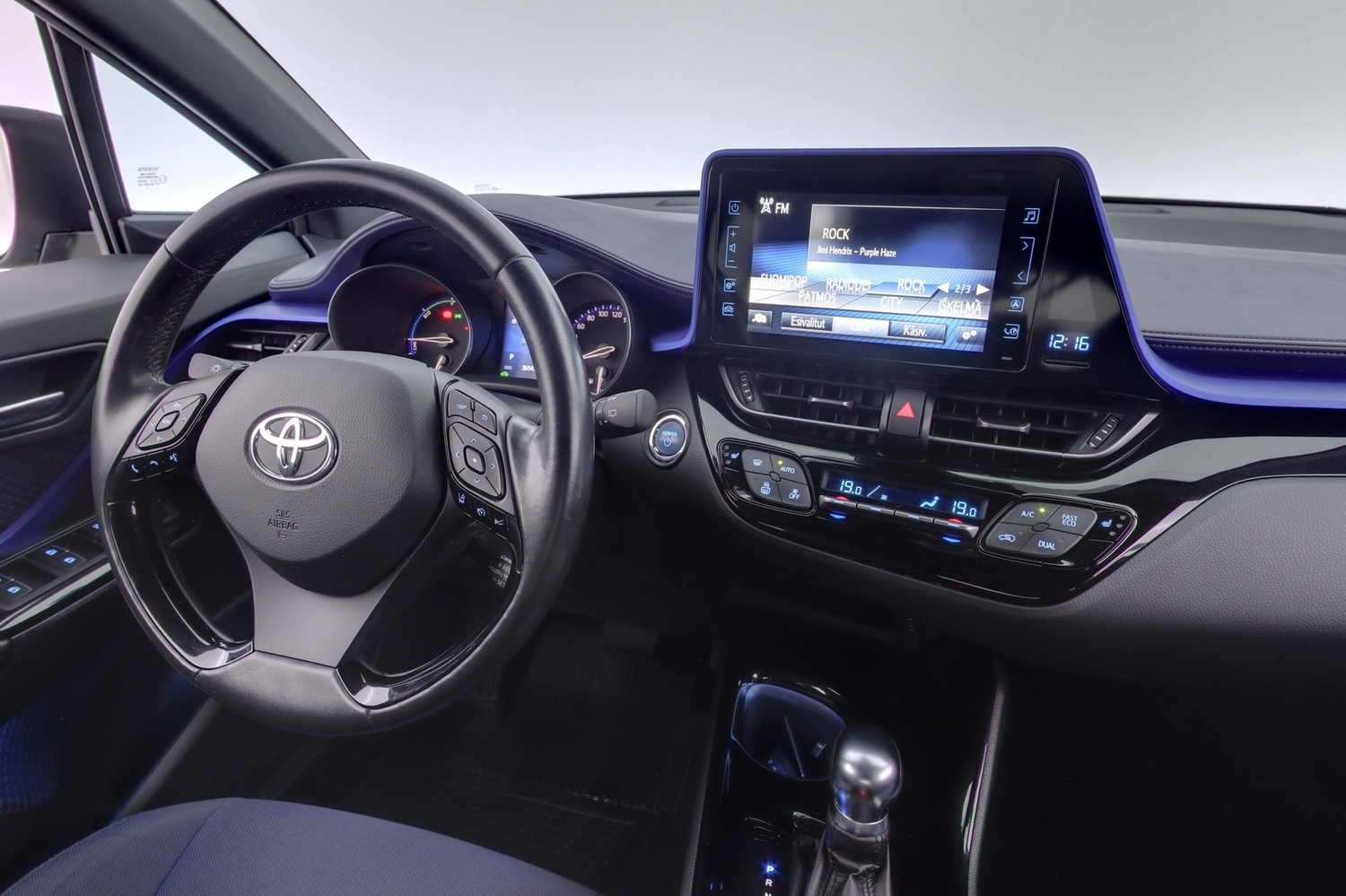 Toyota C-HR vaihtoauto