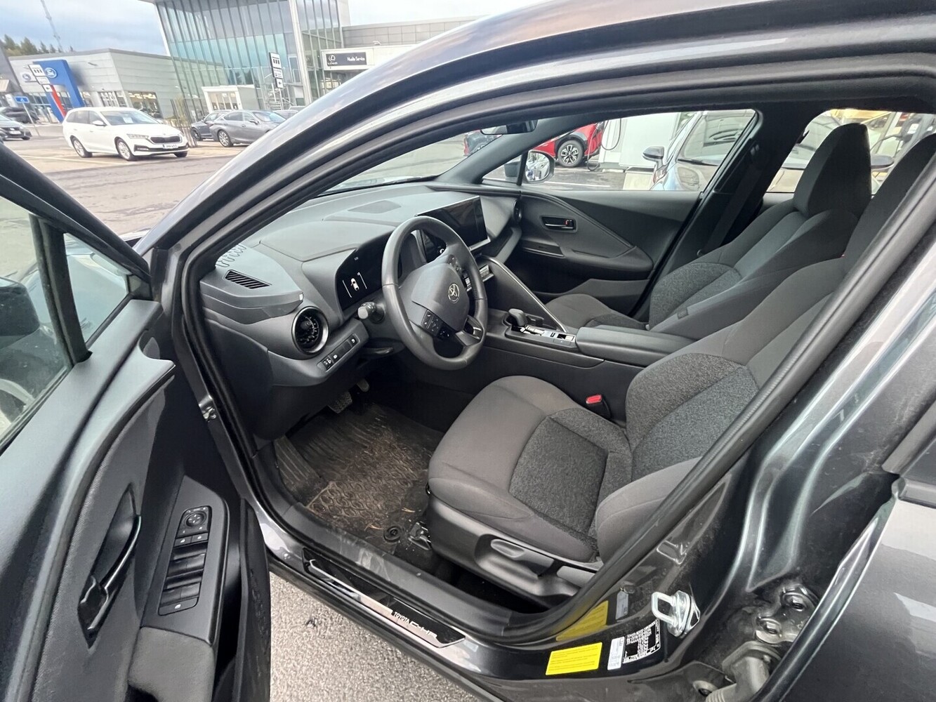 Toyota C-HR vaihtoauto