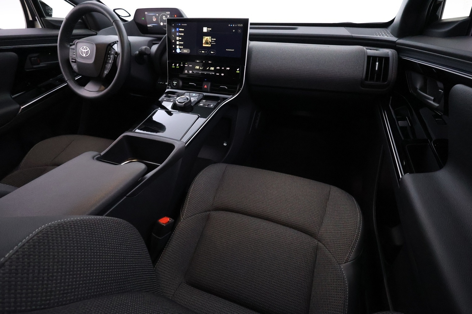 Toyota bZ4X vaihtoauto