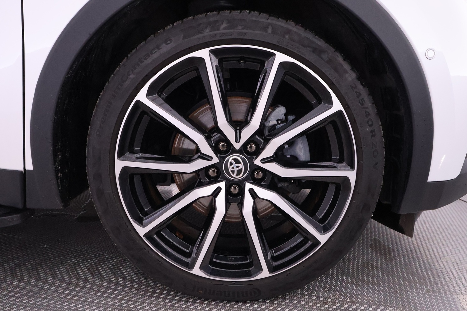 Toyota C-HR vaihtoauto