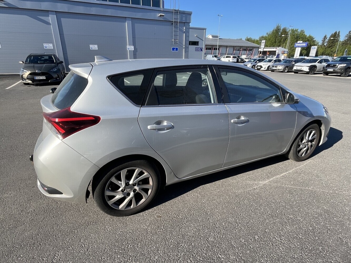 Toyota Auris vaihtoauto
