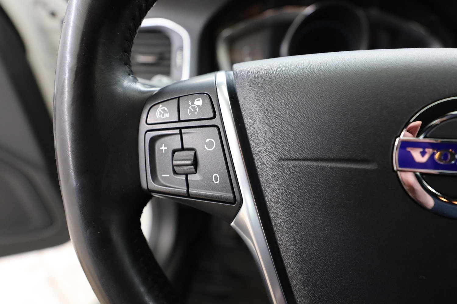 Volvo V60 Cross Country vaihtoauto