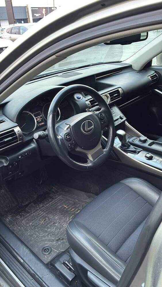 Lexus IS vaihtoauto