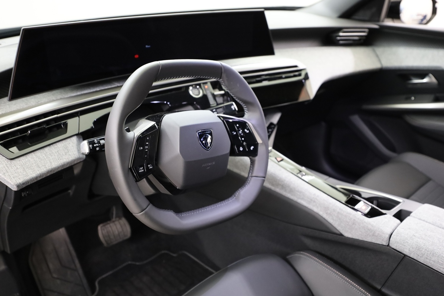 Peugeot E-3008 vaihtoauto