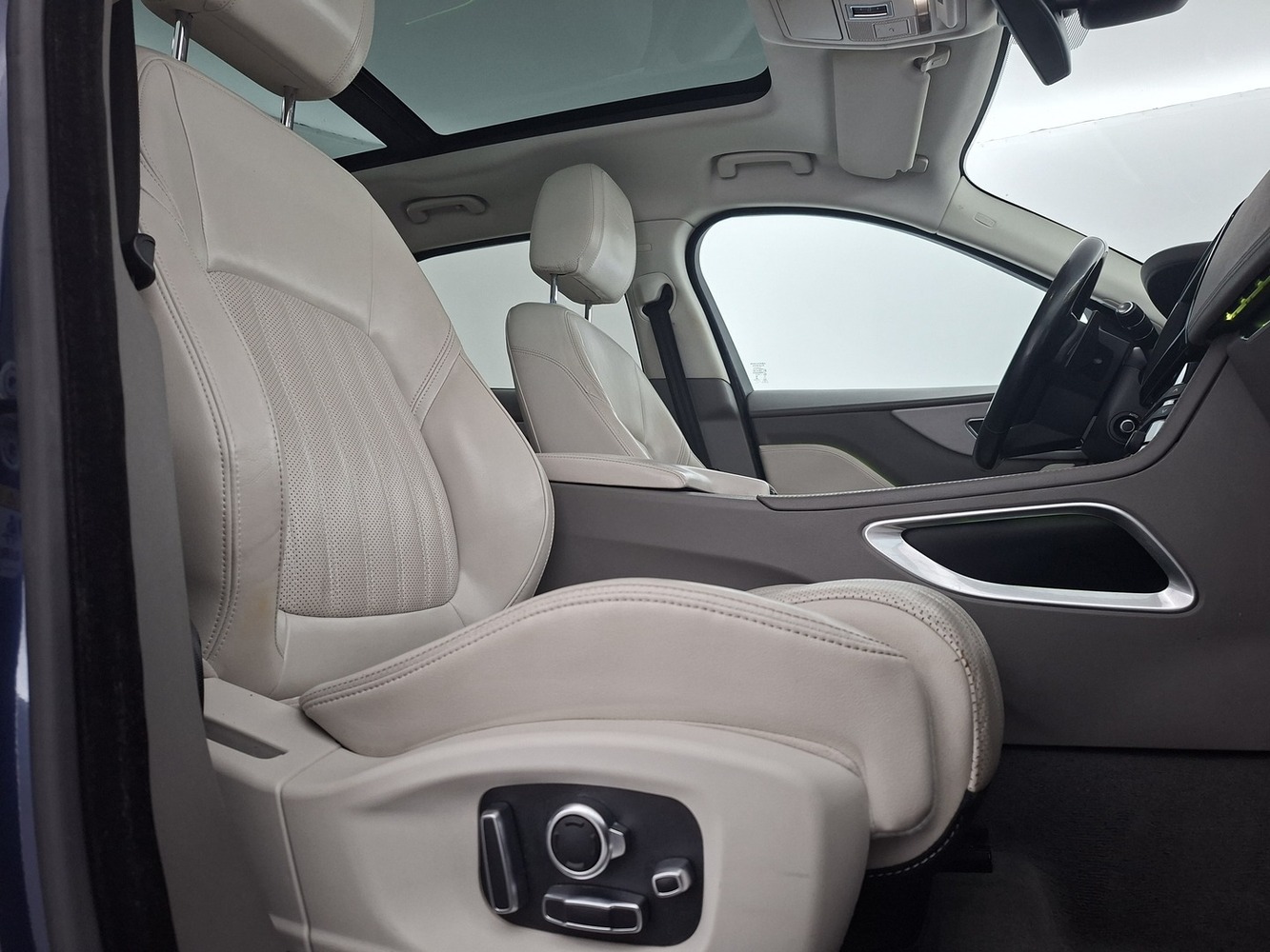 Jaguar F-PACE vaihtoauto