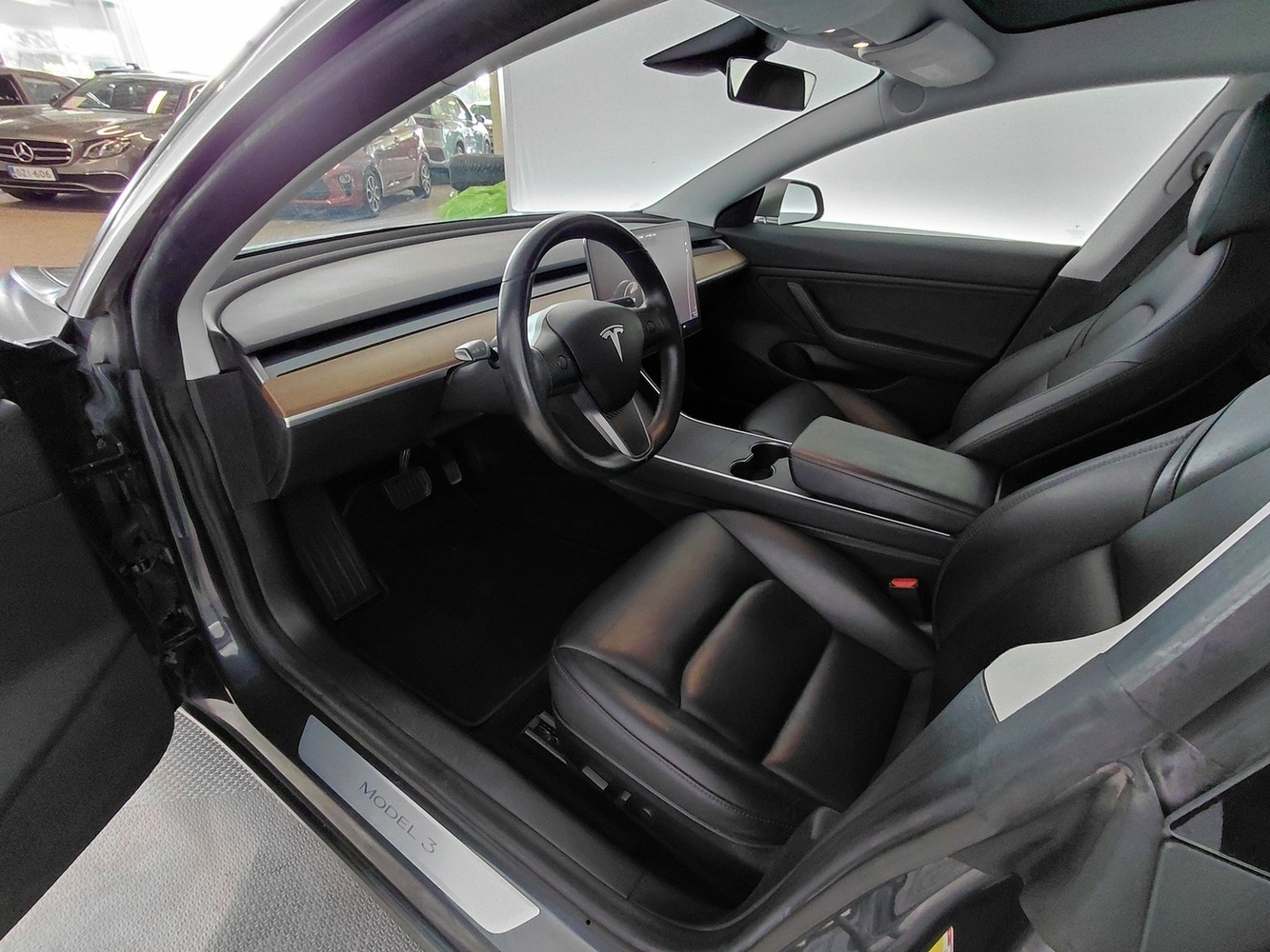 Tesla Model 3 vaihtoauto