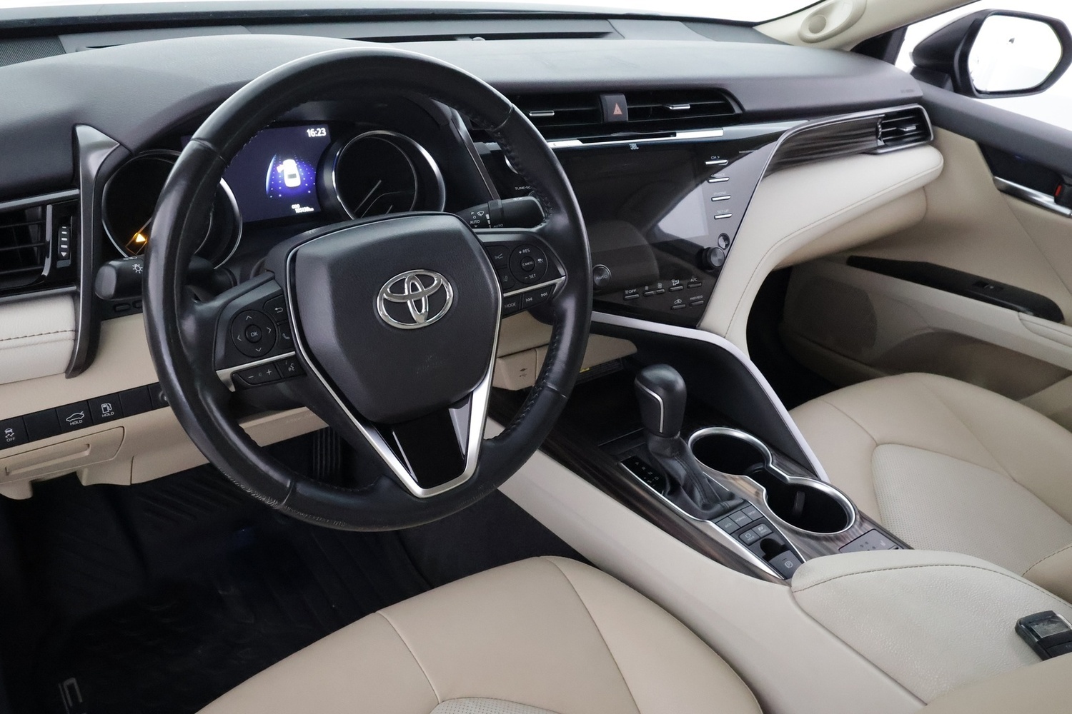 Toyota Camry vaihtoauto