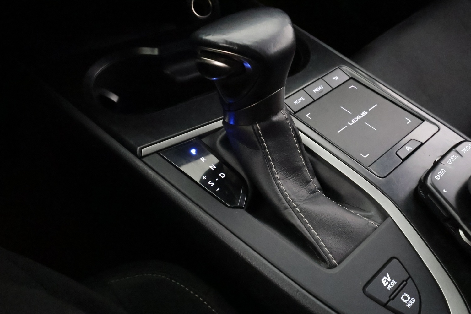 Lexus UX vaihtoauto