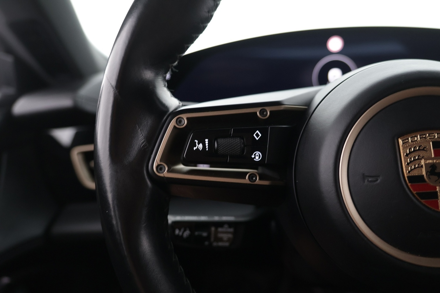 Porsche Taycan vaihtoauto