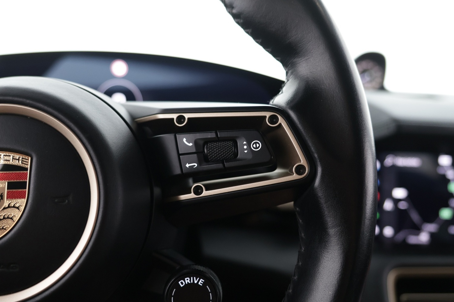 Porsche Taycan vaihtoauto