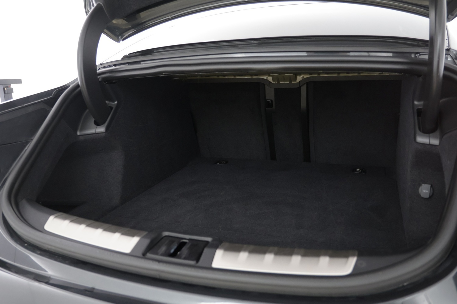 Porsche Taycan vaihtoauto