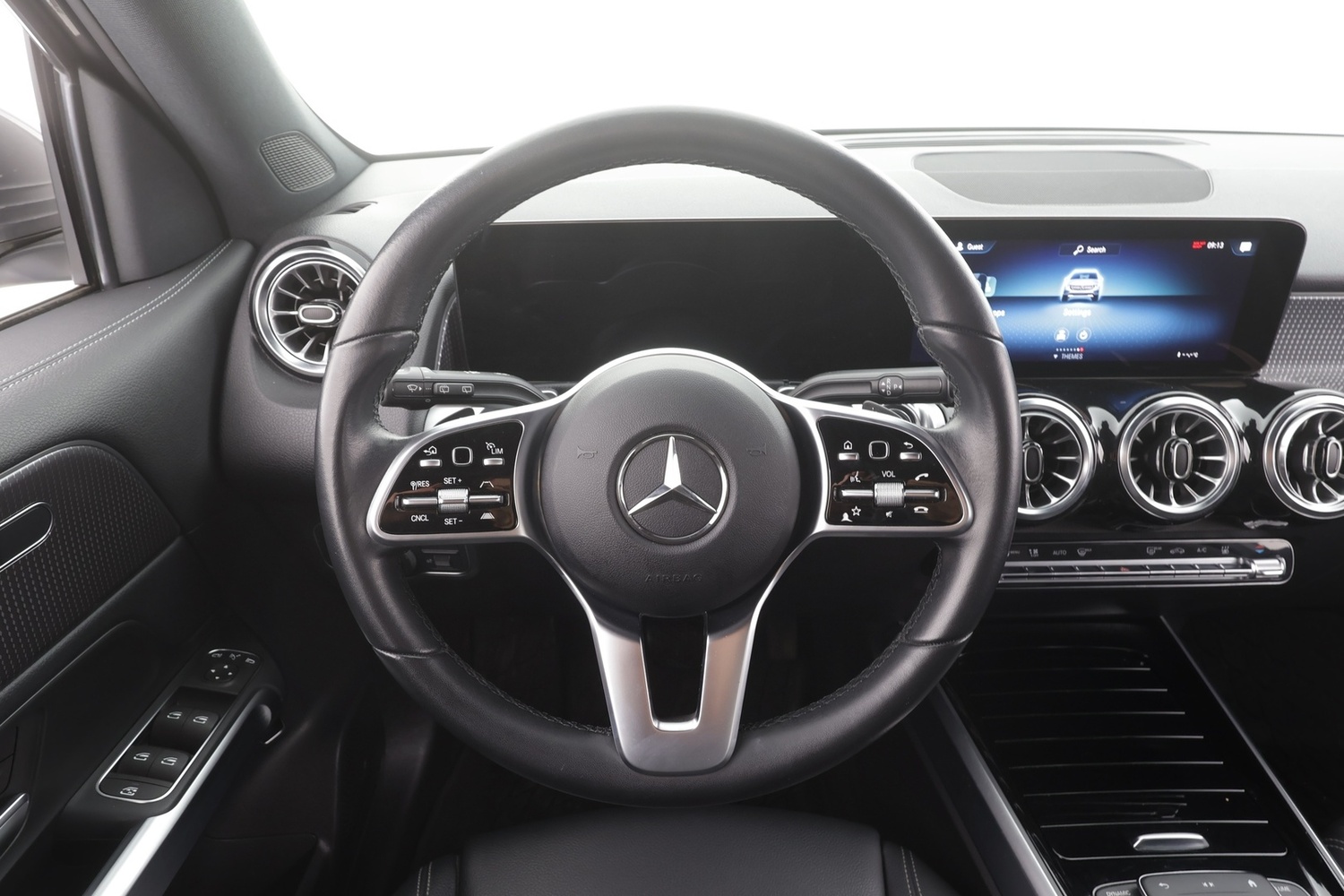 Mercedes-Benz EQB vaihtoauto