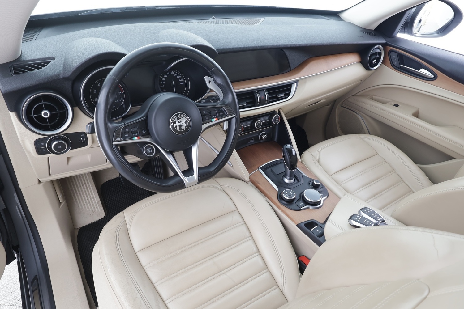 Alfa Romeo Stelvio vaihtoauto