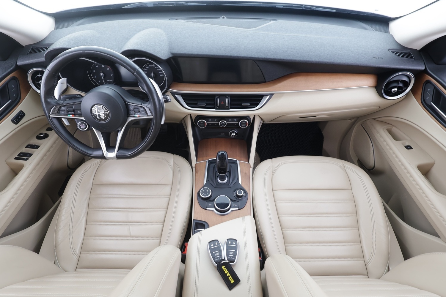 Alfa Romeo Stelvio vaihtoauto